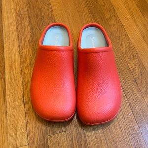 NEW Jeffrey Campbell x Free People Birdie Danish Rubber Clogs — Red, Size 7